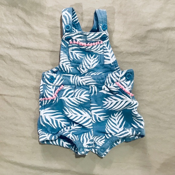 Carter's Other - Comfy and cute Carter’s baby shorts romper Carter's Other - Comfy and cute Carter’s baby shorts romper